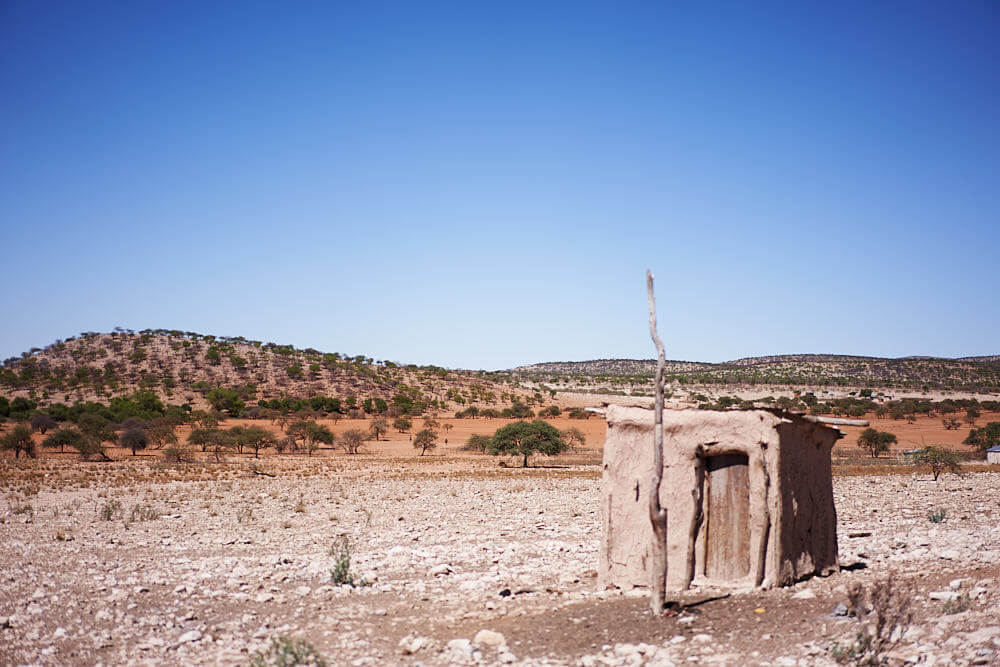 Das Bild zeigt eine Impression der Himba Hütten