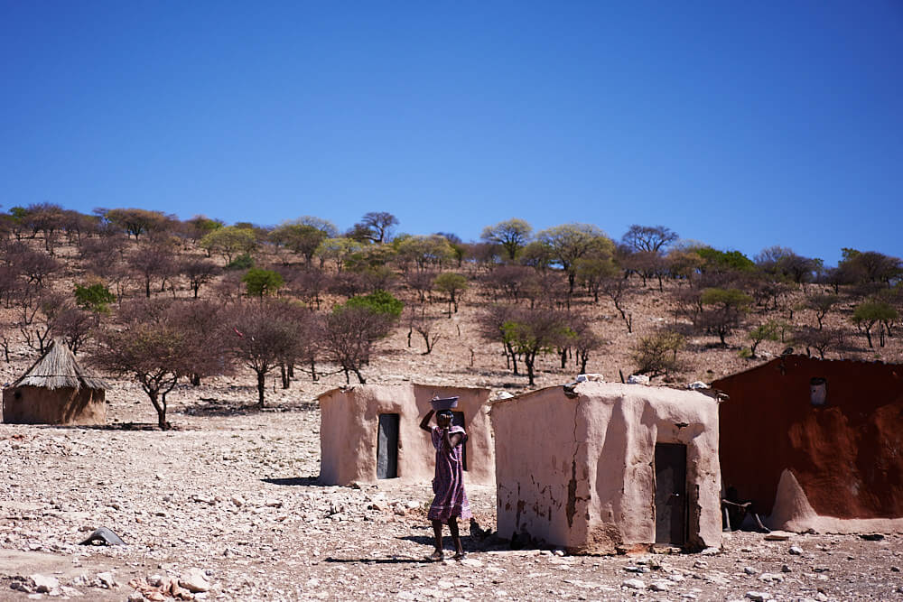 Das Bild zeigt eine Impression der Himba Hütten