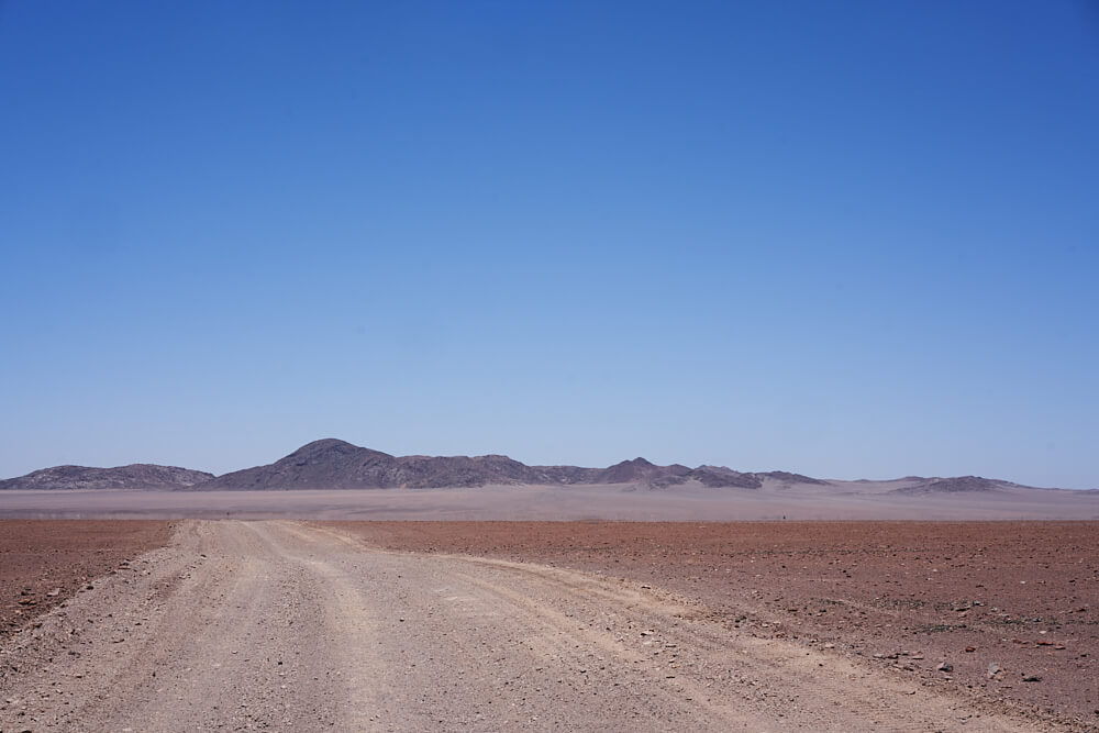 Das Bild zeigt die karge Landschaft des Nordwesten Namibias.