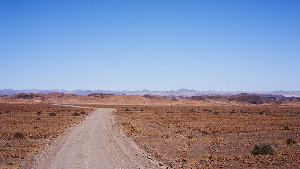 Das Bild zeigt die karge Landschaft des Nordwesten Namibias.