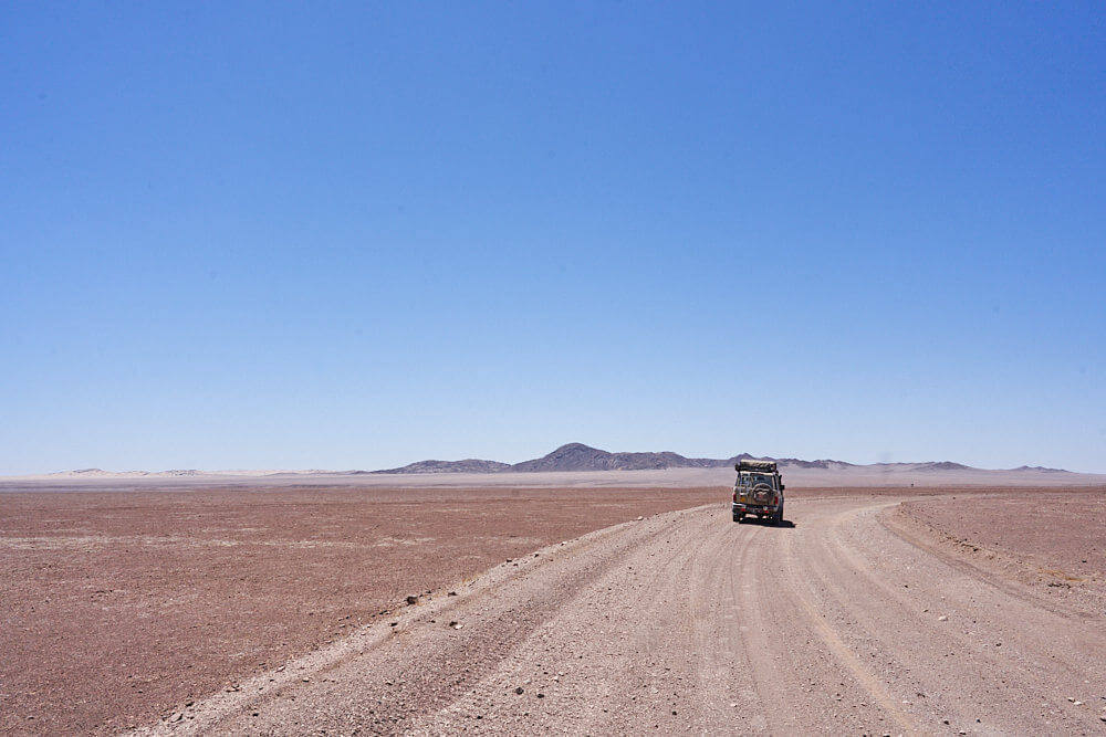 The picture shows our Land Cruiser 76 on a gravel road in Kaokoveld.